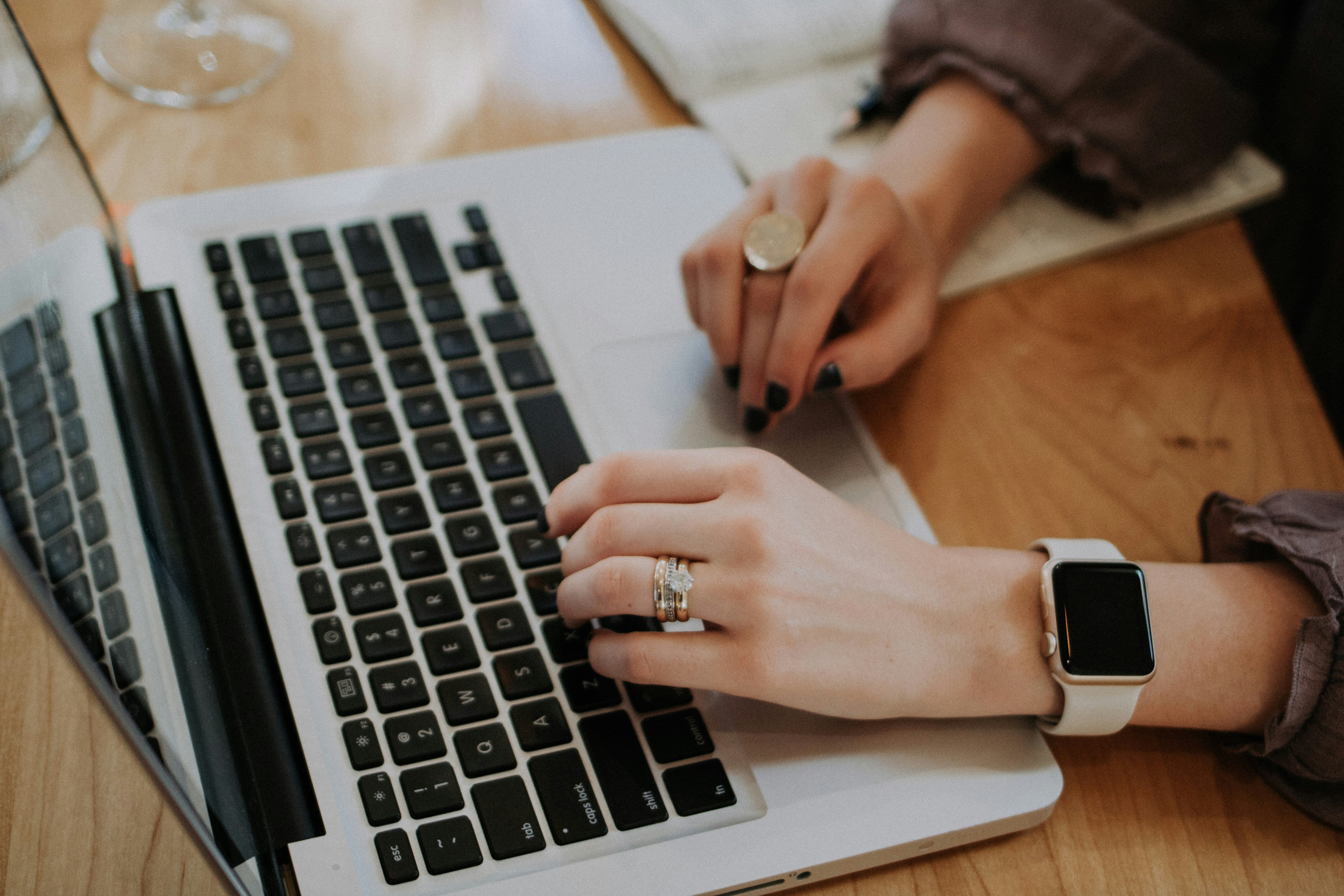 Leasing MacBook & laptop για επιχειρήσεις: Κόστος, πλάνα και τι συμφέρει το 2026